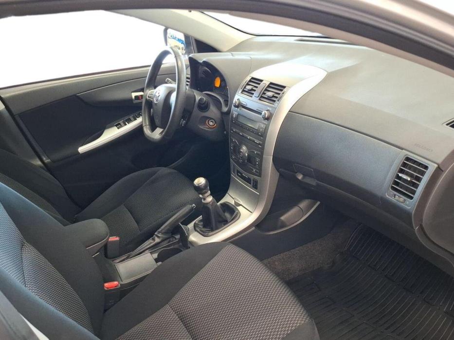 TOYOTA Corolla 2012