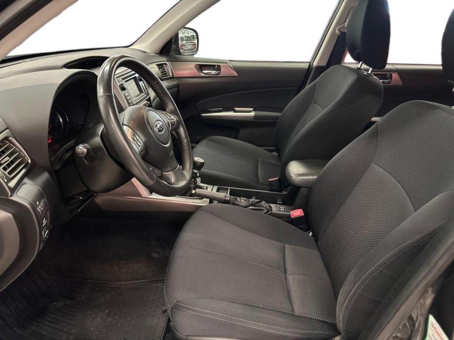SUBARU Forester 2012