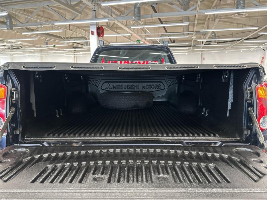 MITSUBISHI L200 2011