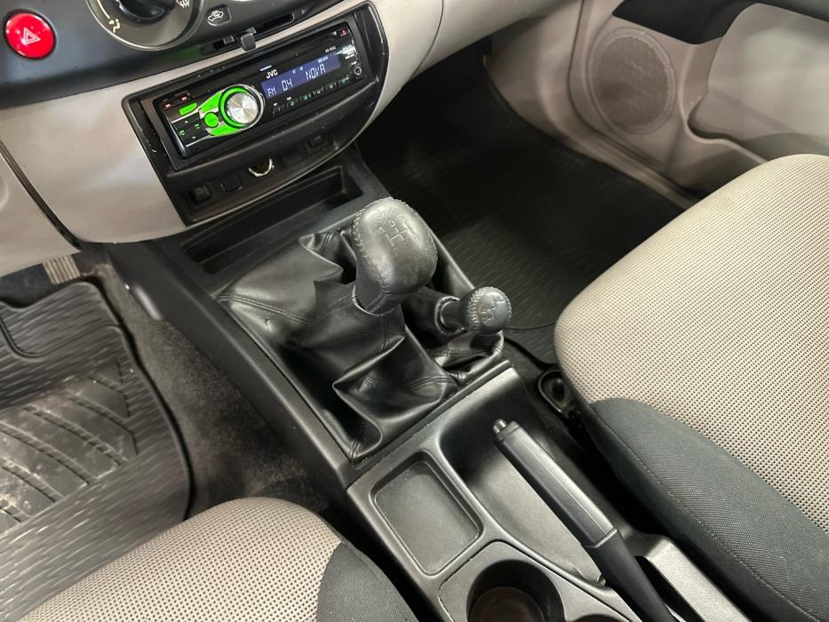 MITSUBISHI L200 2011