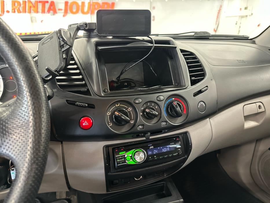 MITSUBISHI L200 2011