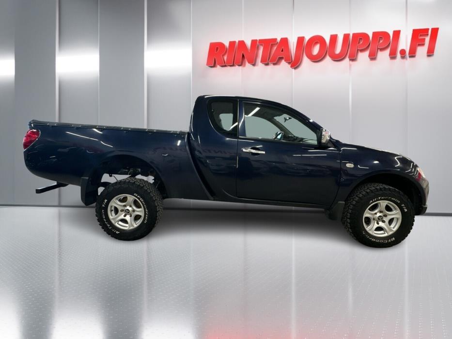 MITSUBISHI L200 2011