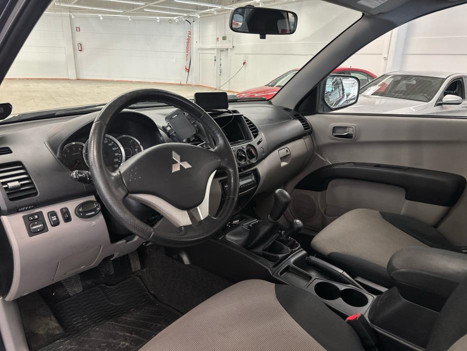 MITSUBISHI L200 2011