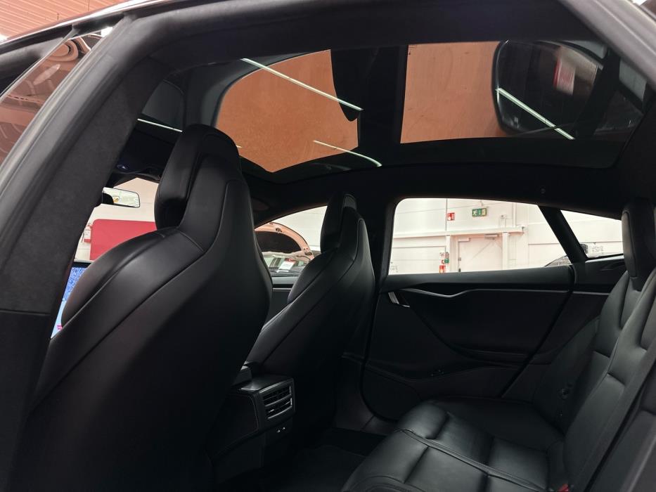 TESLA Model S 2018