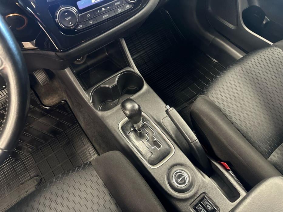 MITSUBISHI Outlander 2013