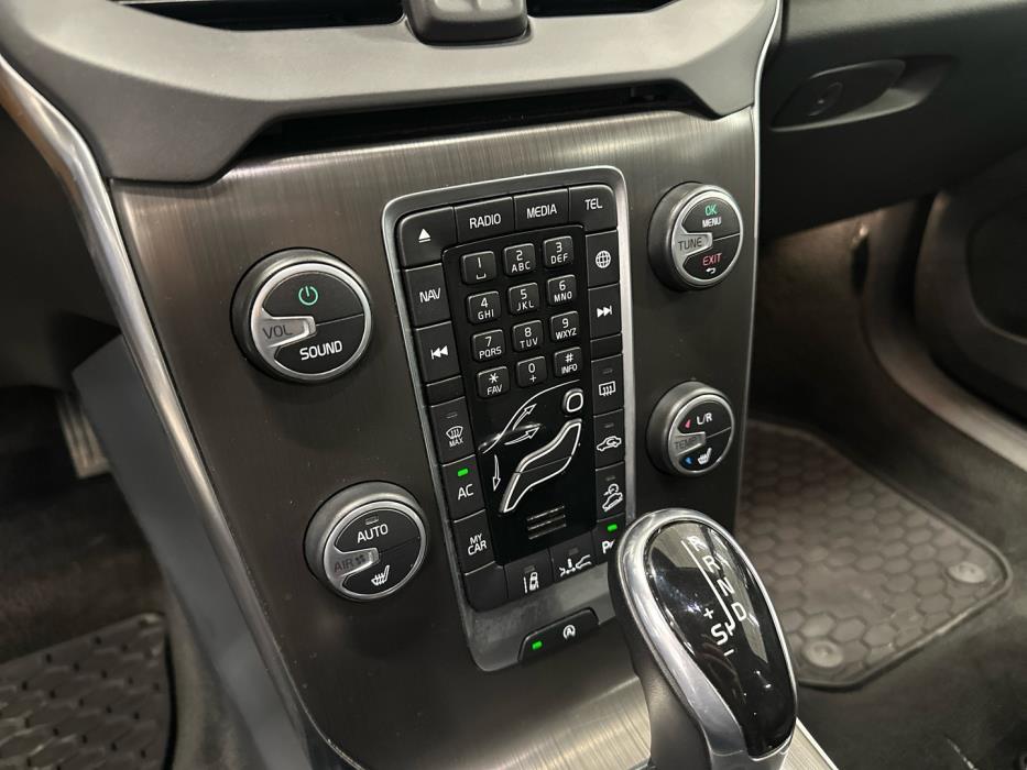 VOLVO V40 Cross Country 2015