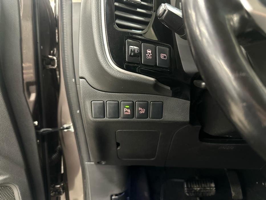 MITSUBISHI Outlander PHEV 2016