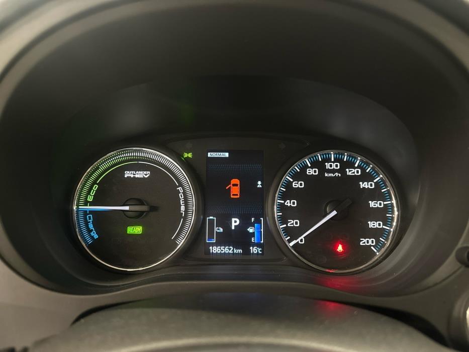 MITSUBISHI Outlander PHEV 2016