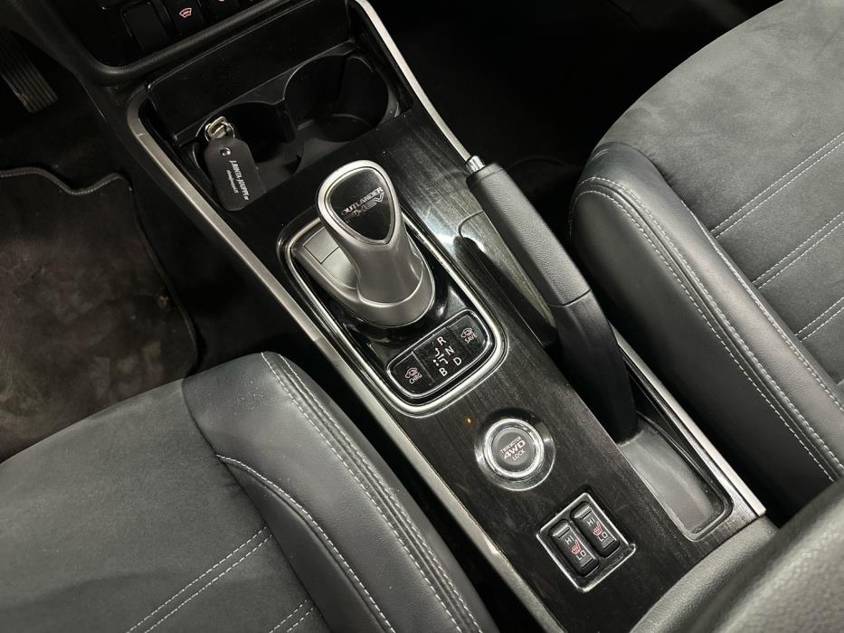 MITSUBISHI Outlander PHEV 2016