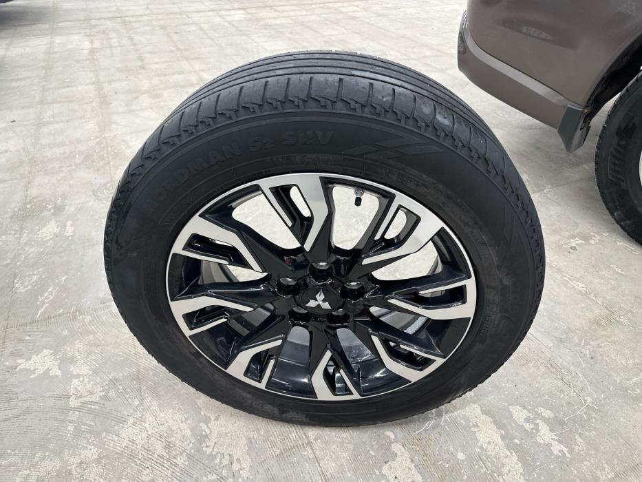 MITSUBISHI Outlander PHEV 2016