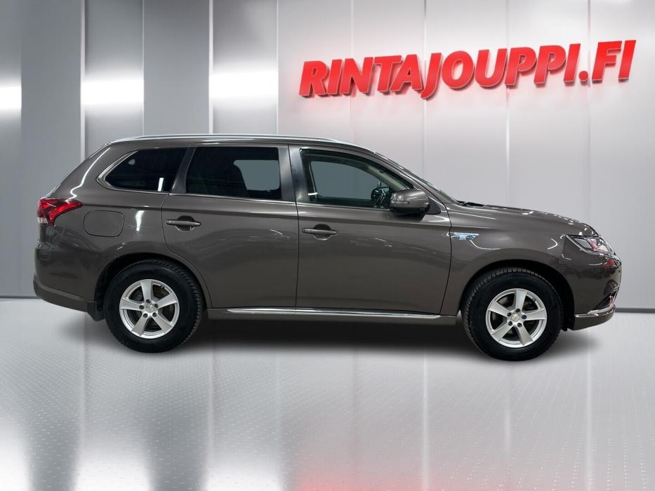 MITSUBISHI Outlander PHEV 2016