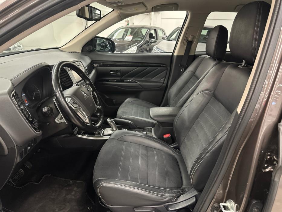 MITSUBISHI Outlander PHEV 2016