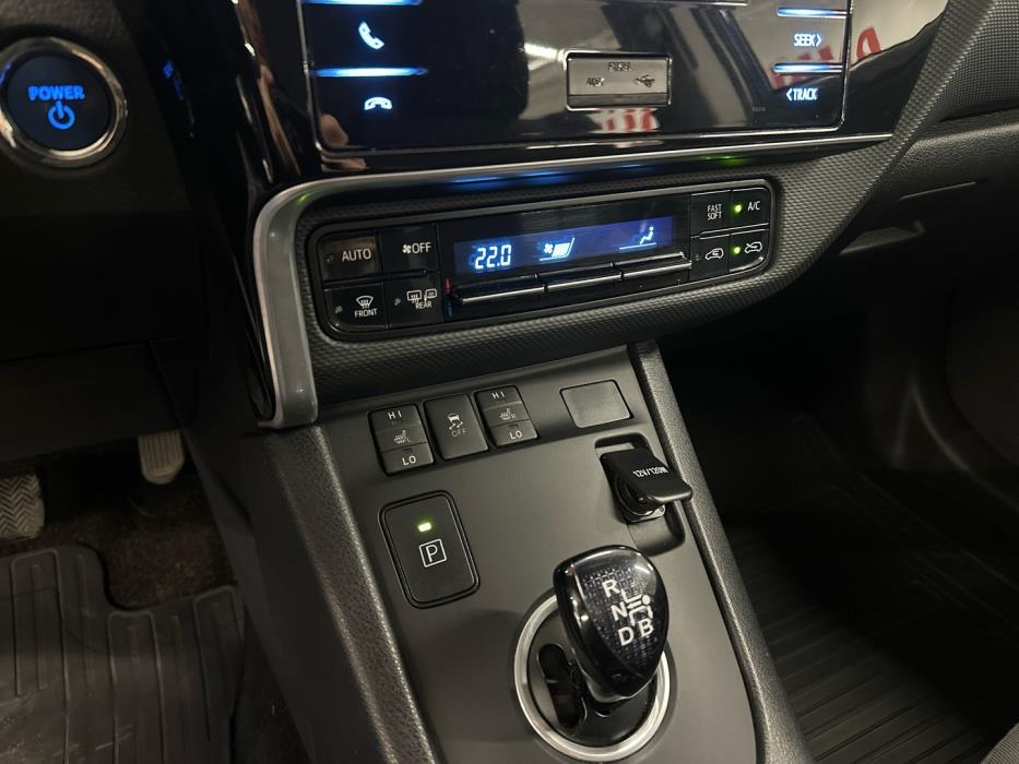 TOYOTA Auris 2017