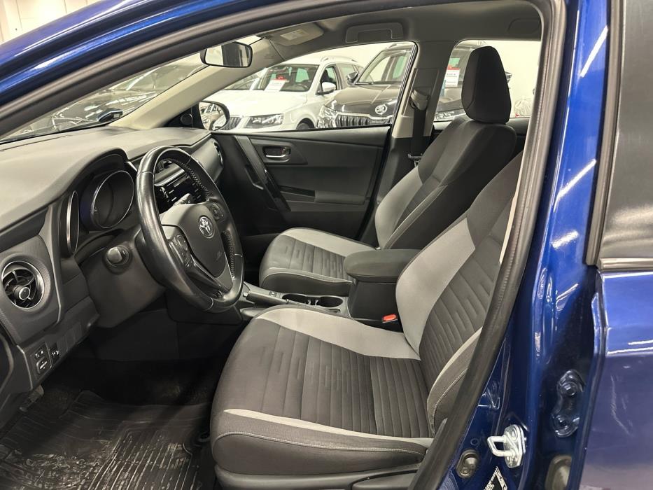 TOYOTA Auris 2017