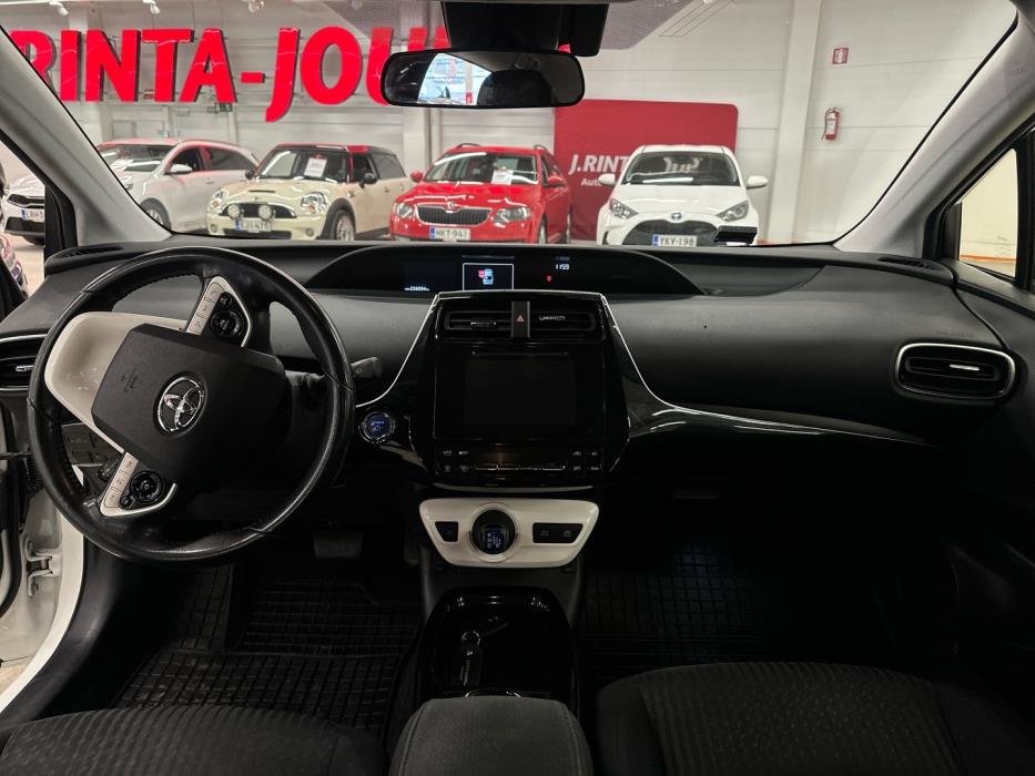 TOYOTA Prius 2018
