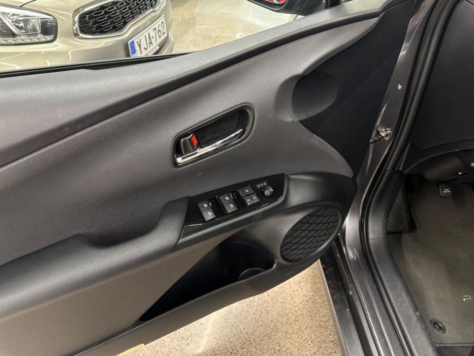 TOYOTA Prius 2016