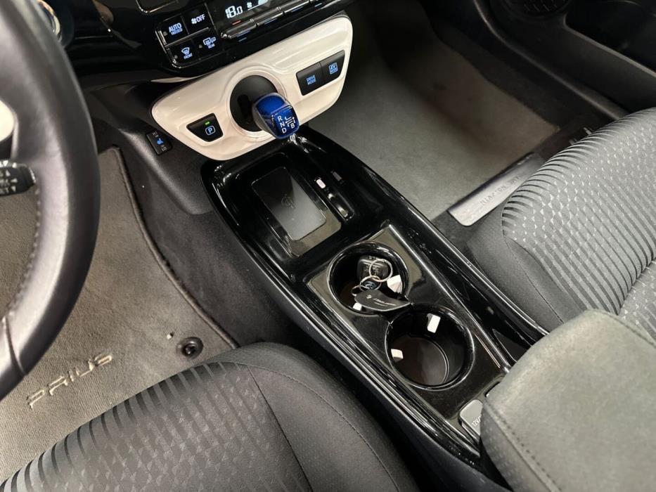 TOYOTA Prius 2016