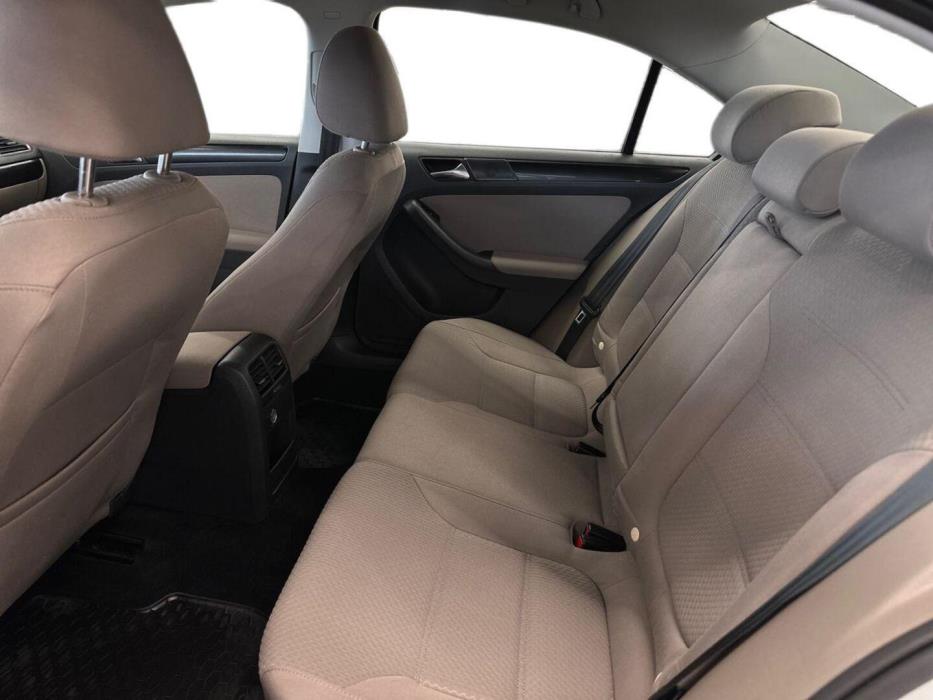 VOLKSWAGEN Jetta 2011