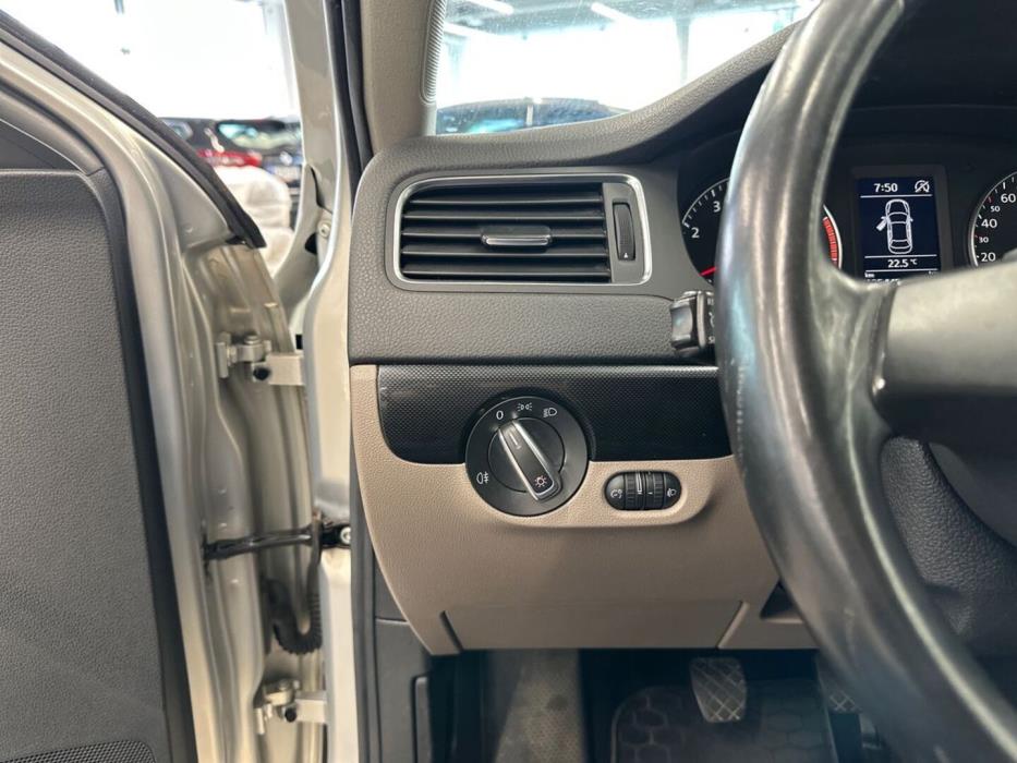 VOLKSWAGEN Jetta 2011