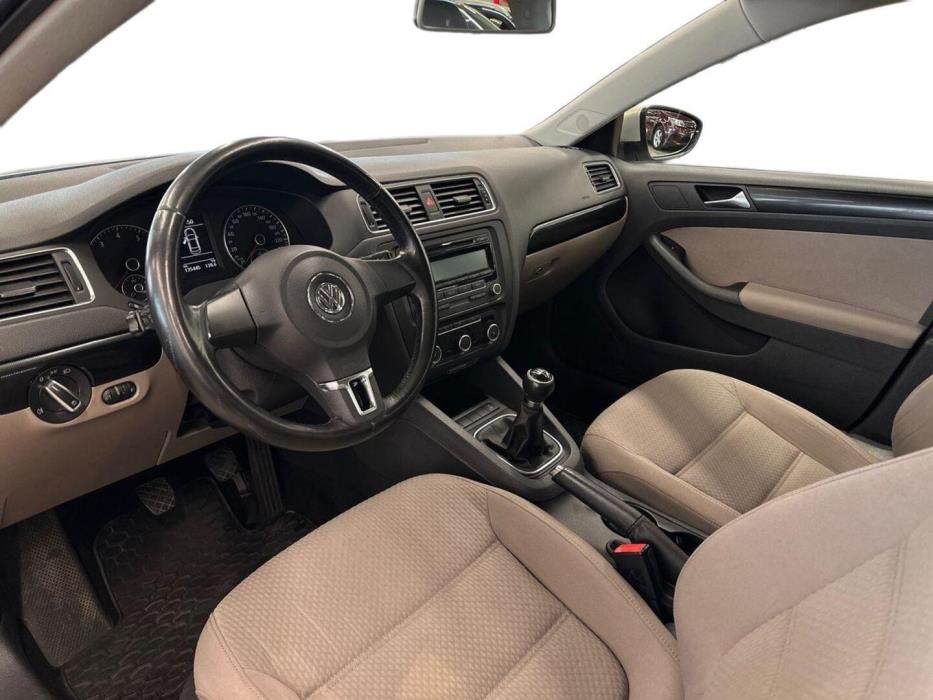 VOLKSWAGEN Jetta 2011