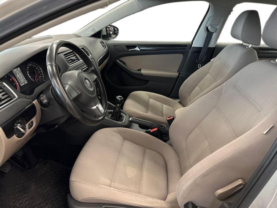 VOLKSWAGEN Jetta 2011