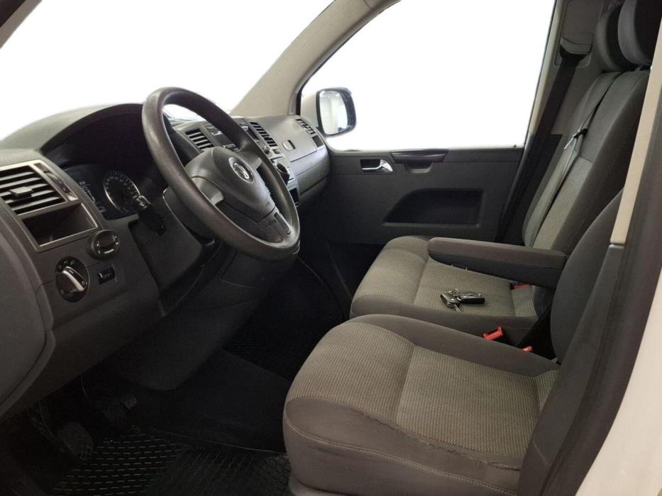 VOLKSWAGEN Caravelle 2012