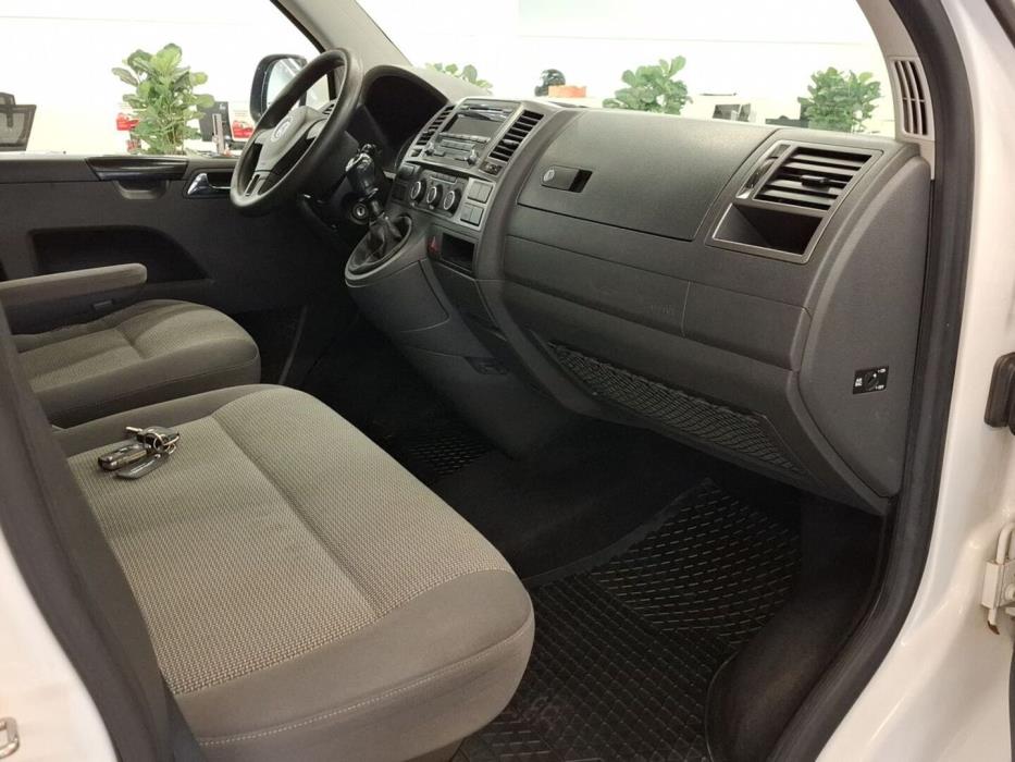 VOLKSWAGEN Caravelle 2012