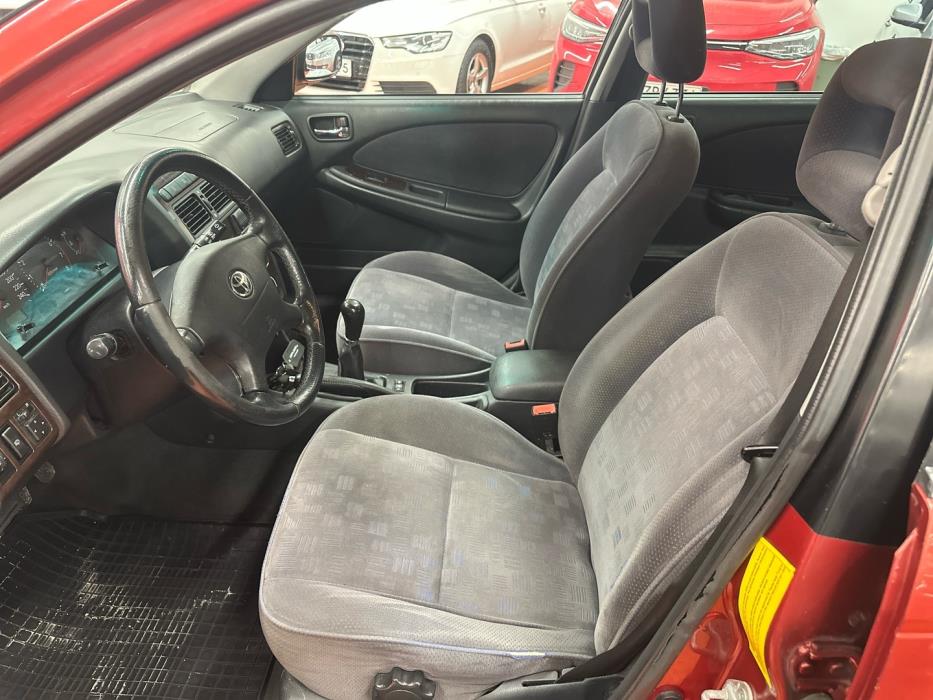 TOYOTA Avensis 2002