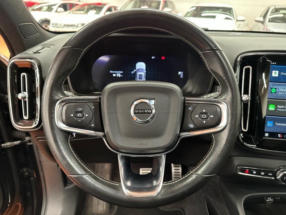 VOLVO XC40 2021