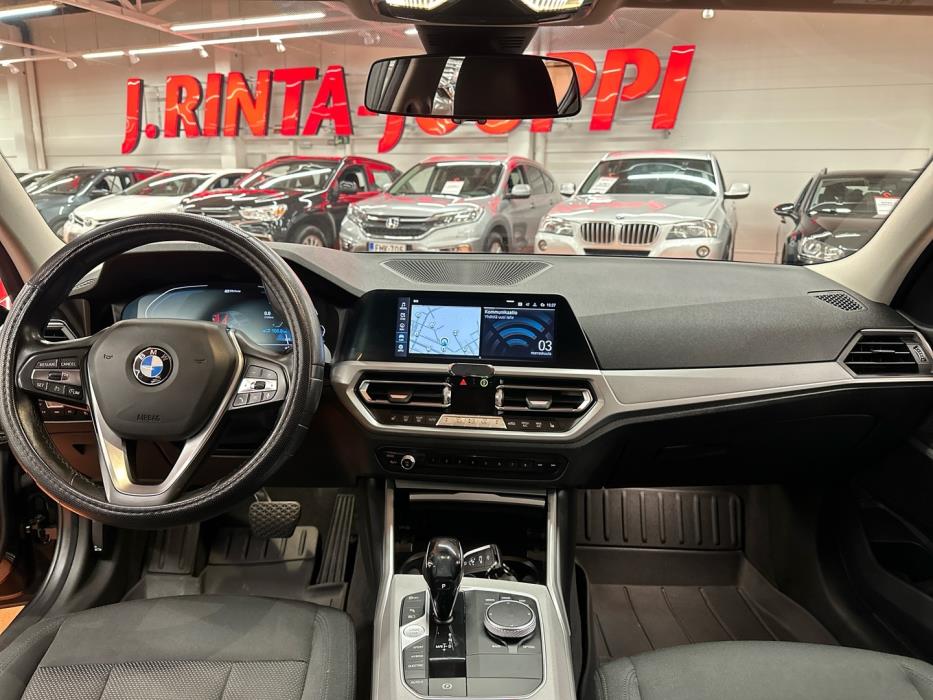 BMW 330 2019