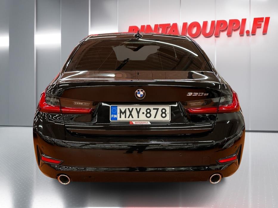 BMW 330 2019