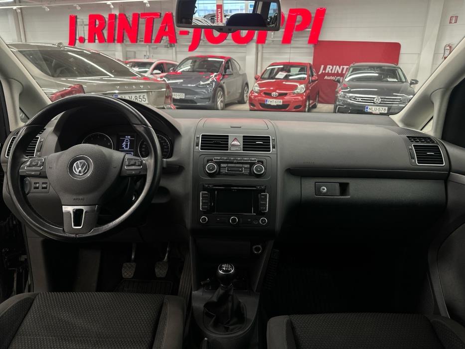VOLKSWAGEN Touran 2011