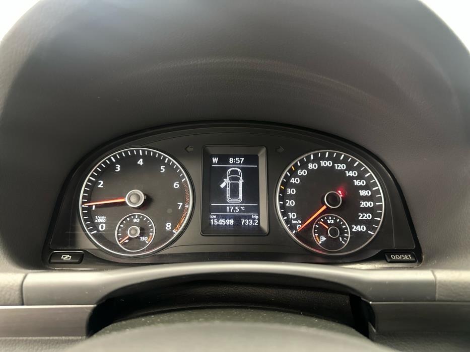 VOLKSWAGEN Touran 2011