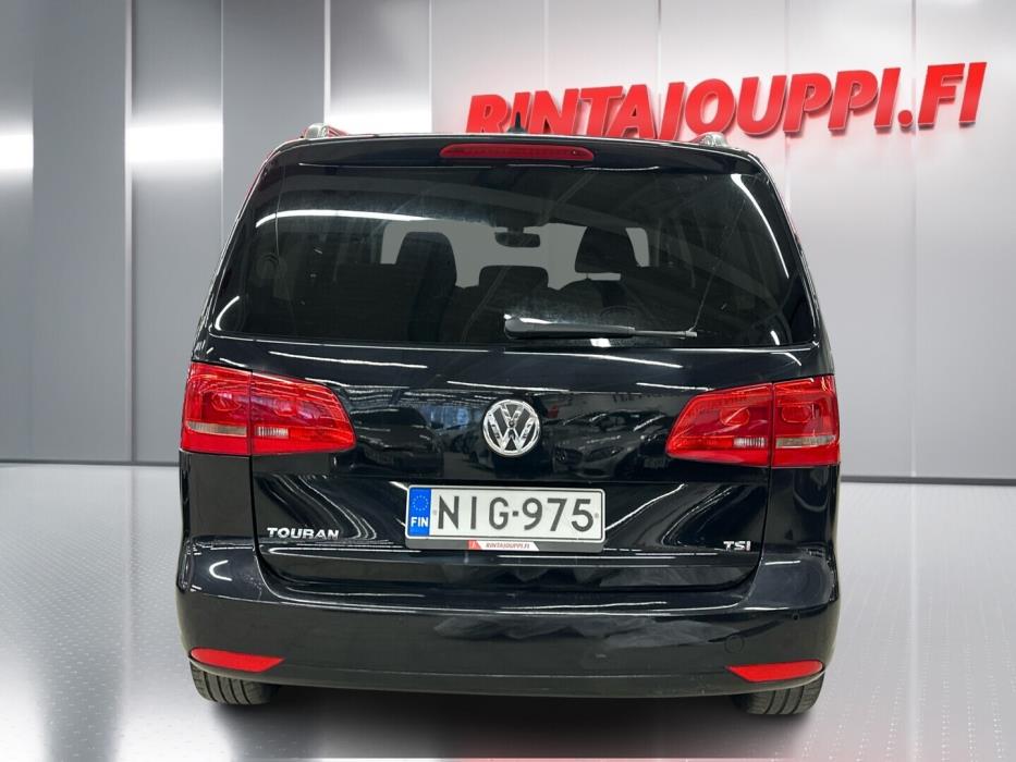VOLKSWAGEN Touran 2011