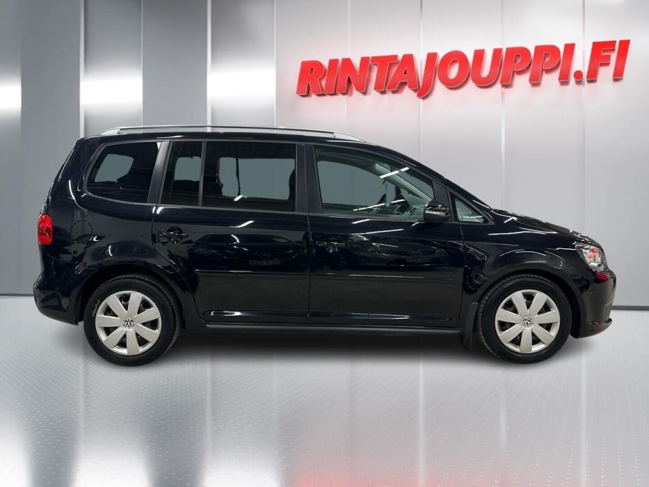 VOLKSWAGEN Touran 2011