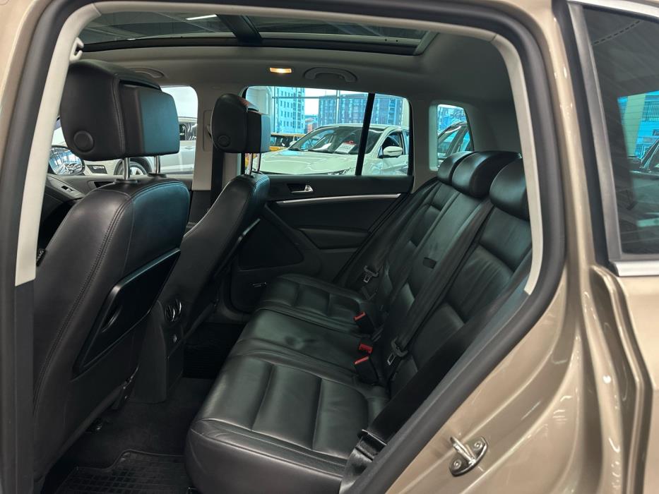 VOLKSWAGEN Tiguan 2012