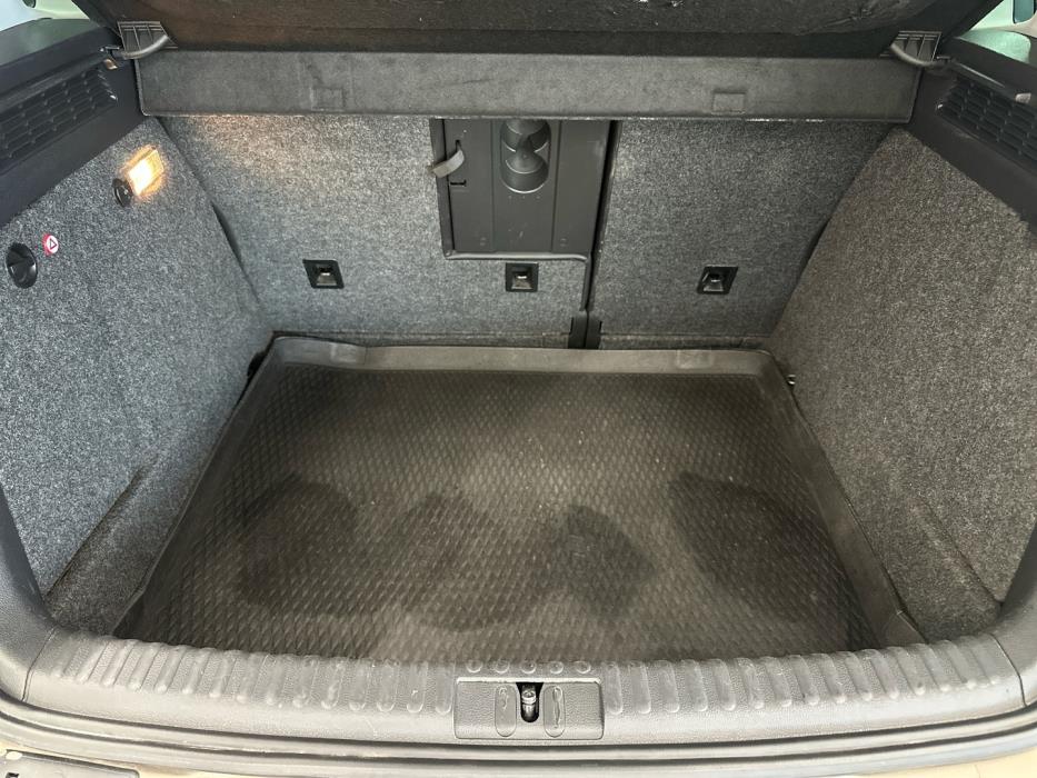 VOLKSWAGEN Tiguan 2012