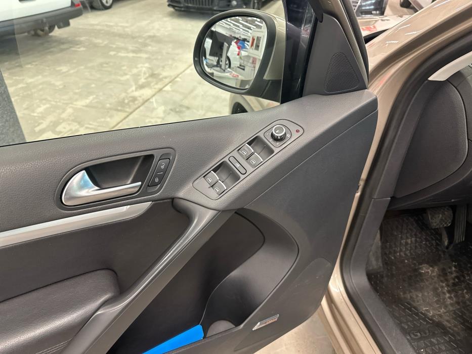 VOLKSWAGEN Tiguan 2012