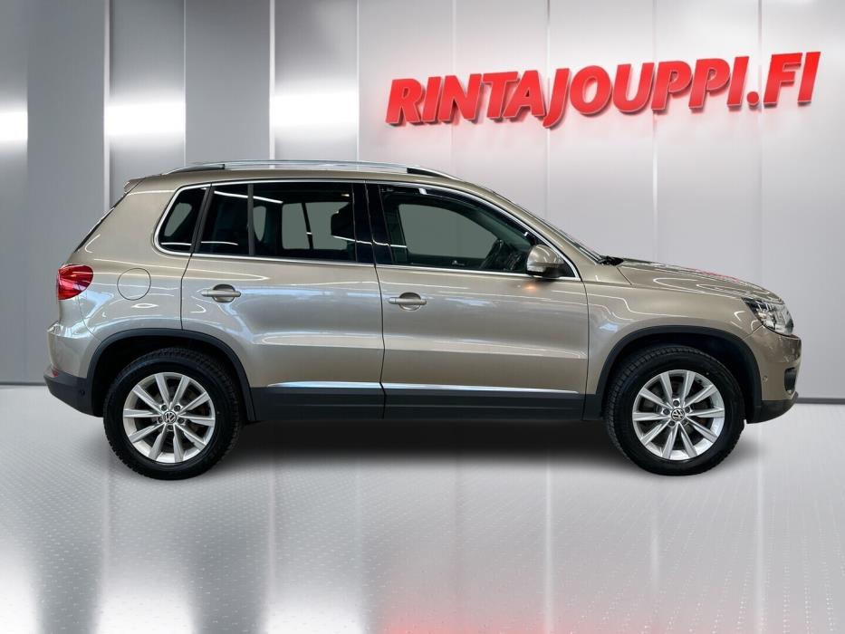 VOLKSWAGEN Tiguan 2012