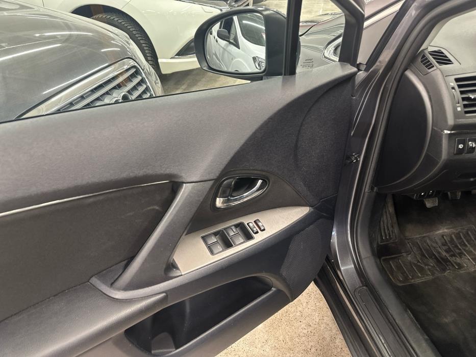 TOYOTA Avensis 2010