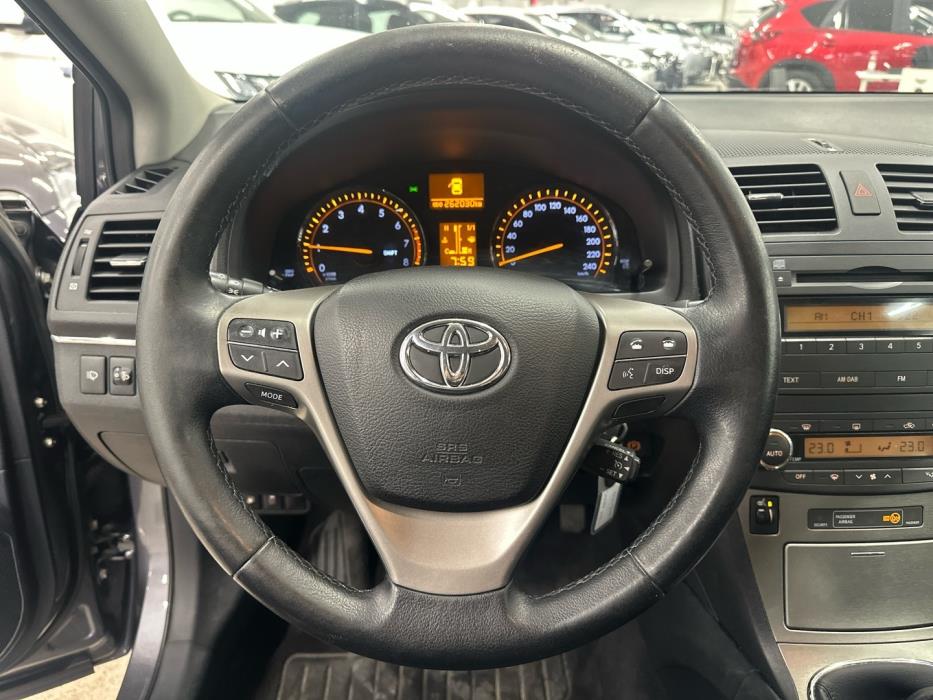 TOYOTA Avensis 2010