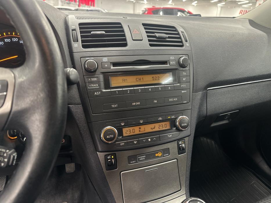 TOYOTA Avensis 2010
