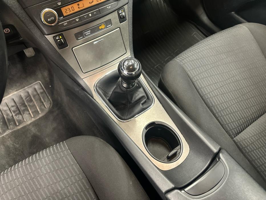TOYOTA Avensis 2010