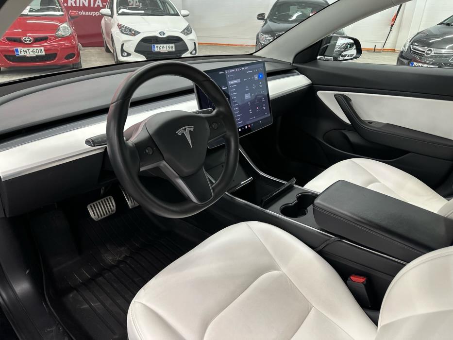 TESLA Model 3 2020