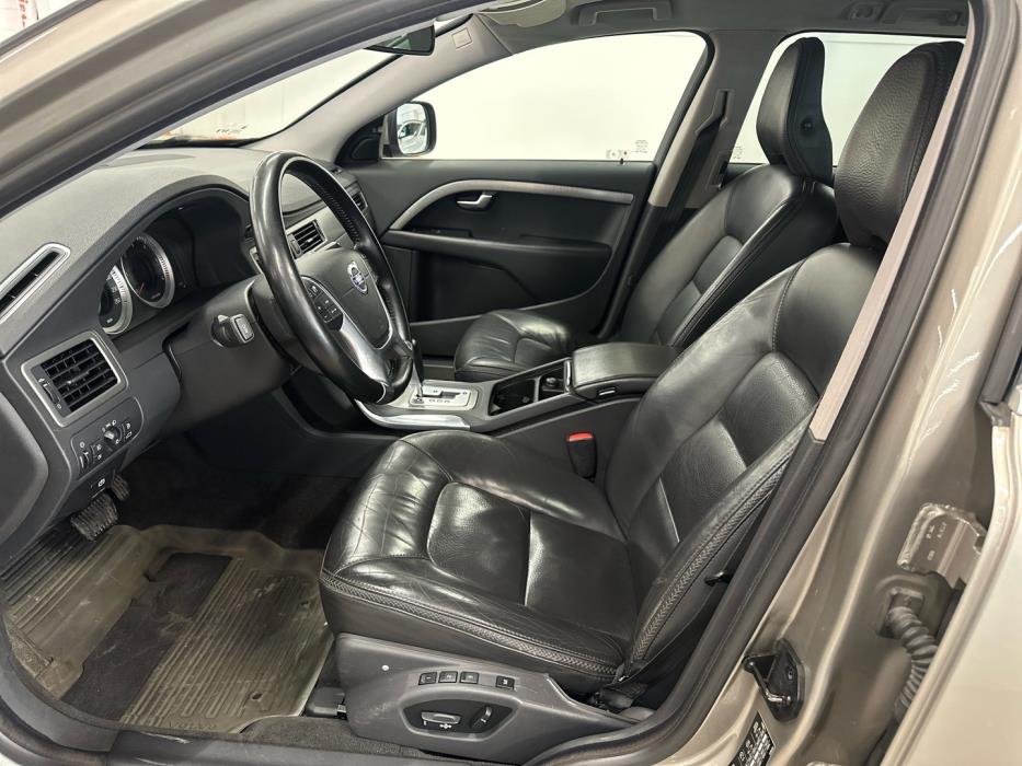 VOLVO XC70 2010