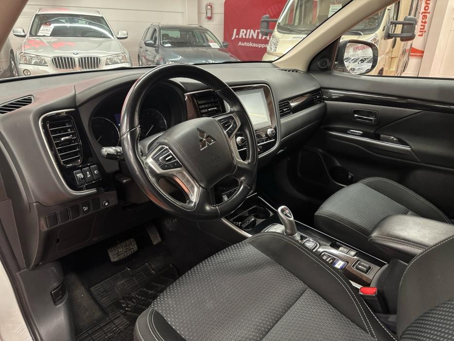 MITSUBISHI Outlander PHEV 2020