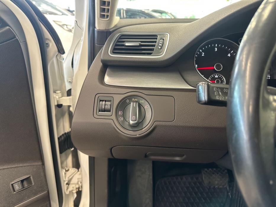 VOLKSWAGEN Passat 2013