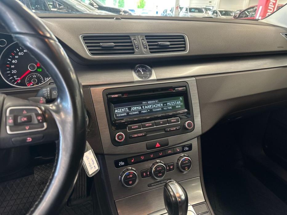 VOLKSWAGEN Passat 2013