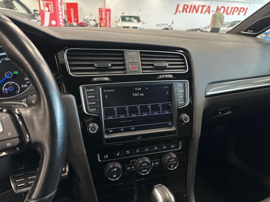 VOLKSWAGEN Golf 2016