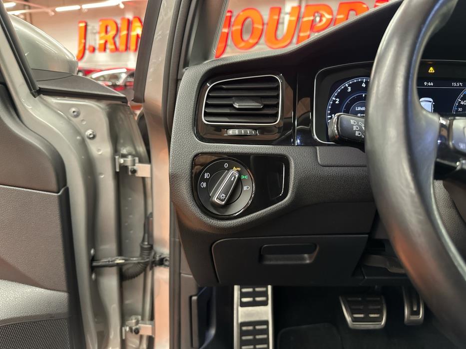 VOLKSWAGEN Golf 2017